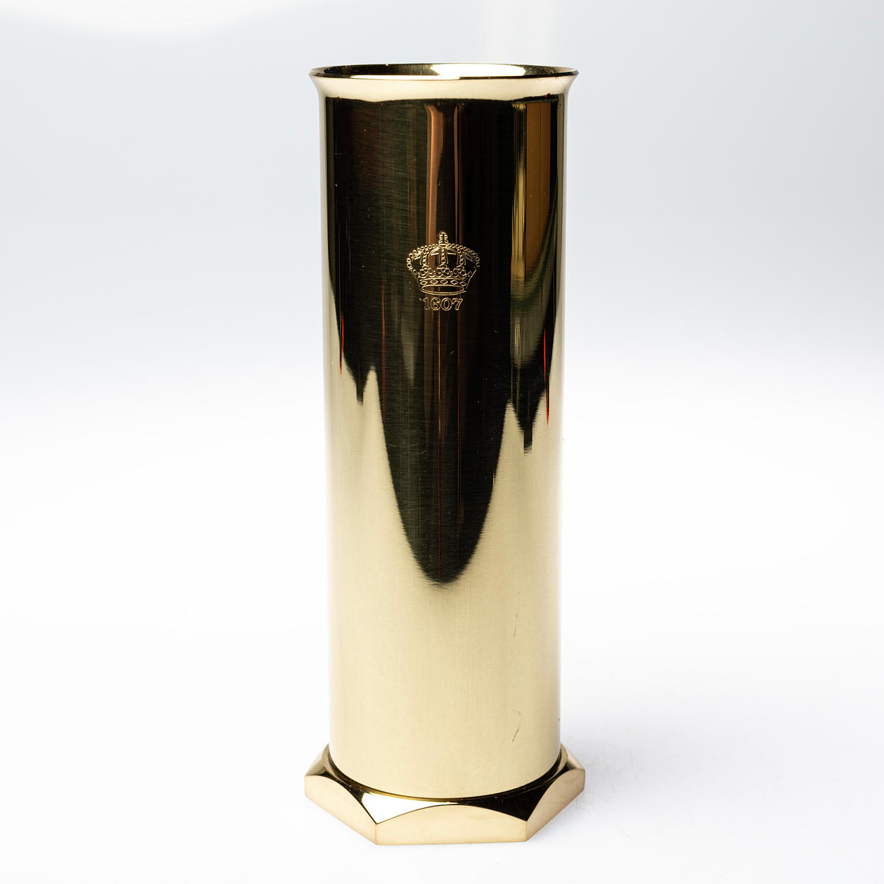 A brass vase, Skultuna 1607/M10.