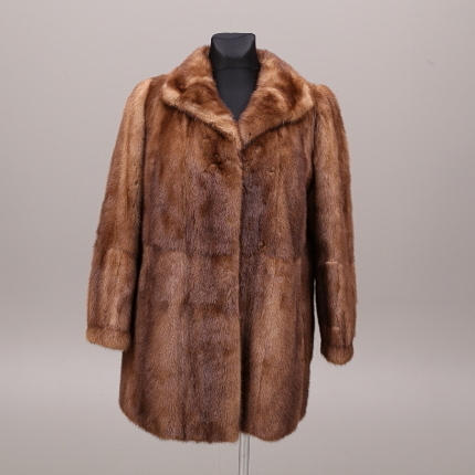 PÄLSJACKA med MÖSSA, storlek 42/44.