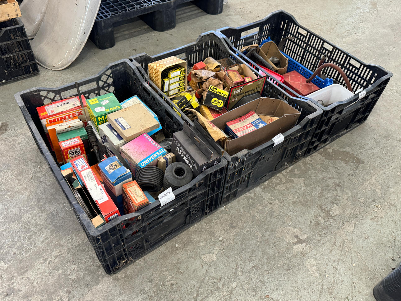 RESERVDELAR BIL, parti bildelar, 1930/70-tal.