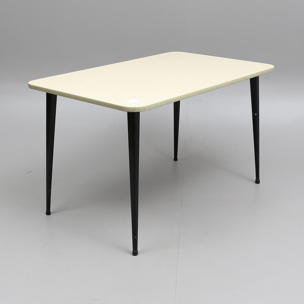 MATBORD, med perstorpsskiva och metallben, 1950-tal.