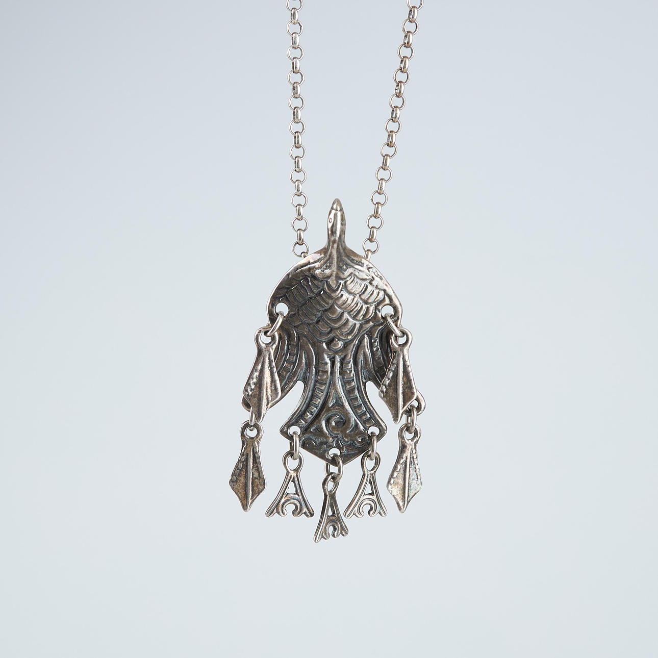 KAULAKORU, Uhtuan Sotka, hopeaa. Kalevala Koru, 1985.