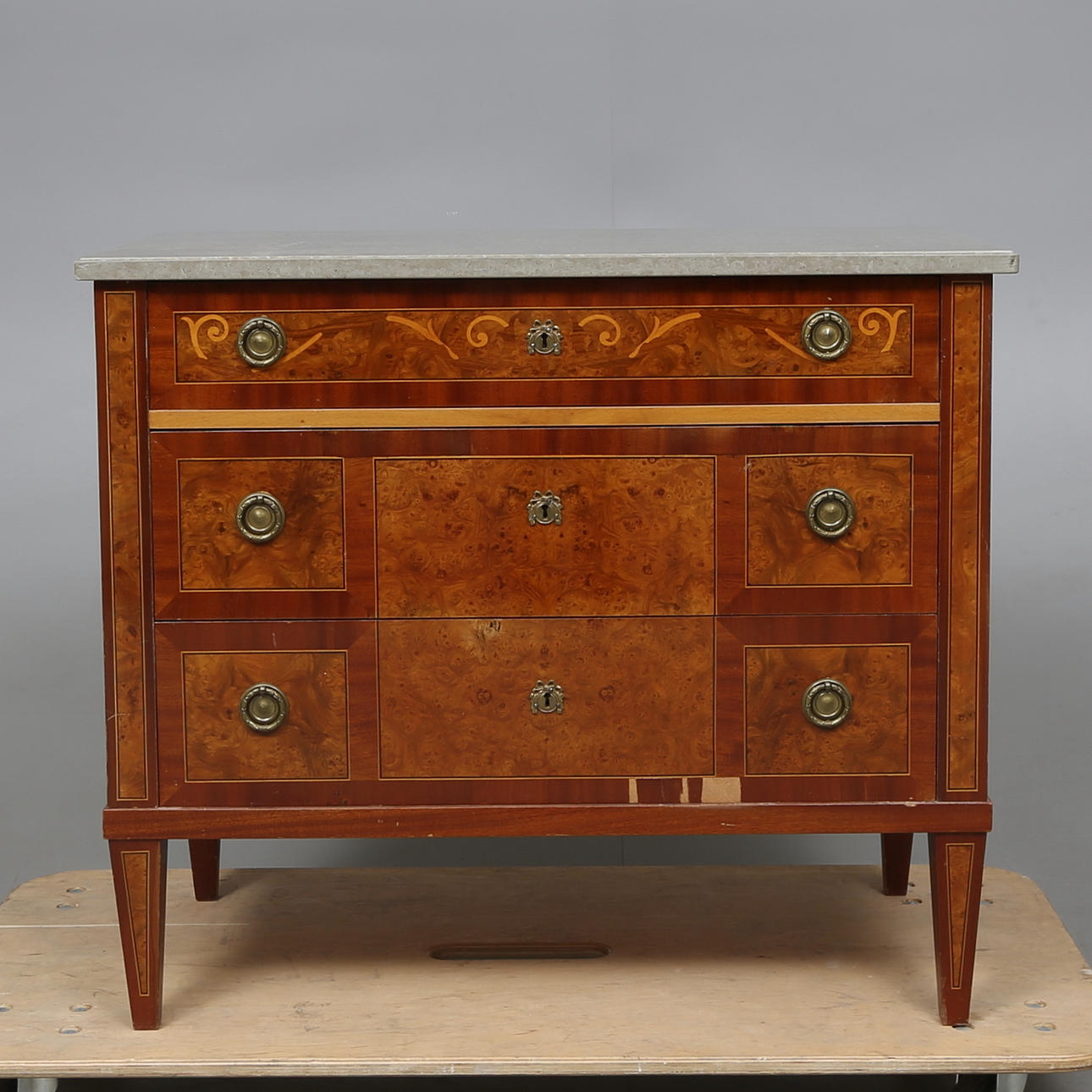 BYRÅ, sengustaviansk-stil, 1900-tal.