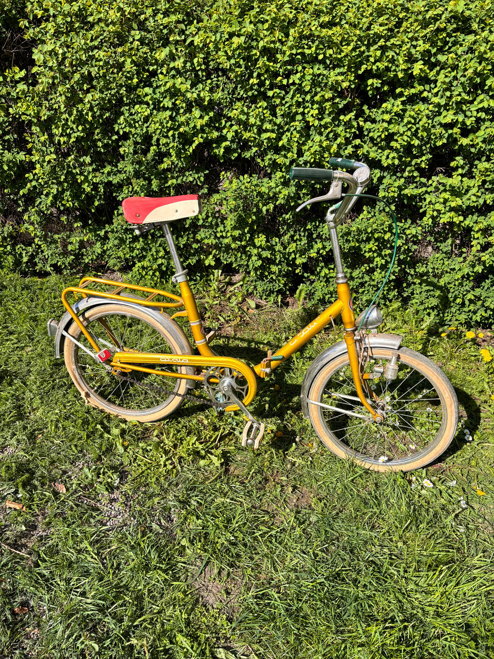 POLKUPYÖRÄ, Atala, Milano, Italia.