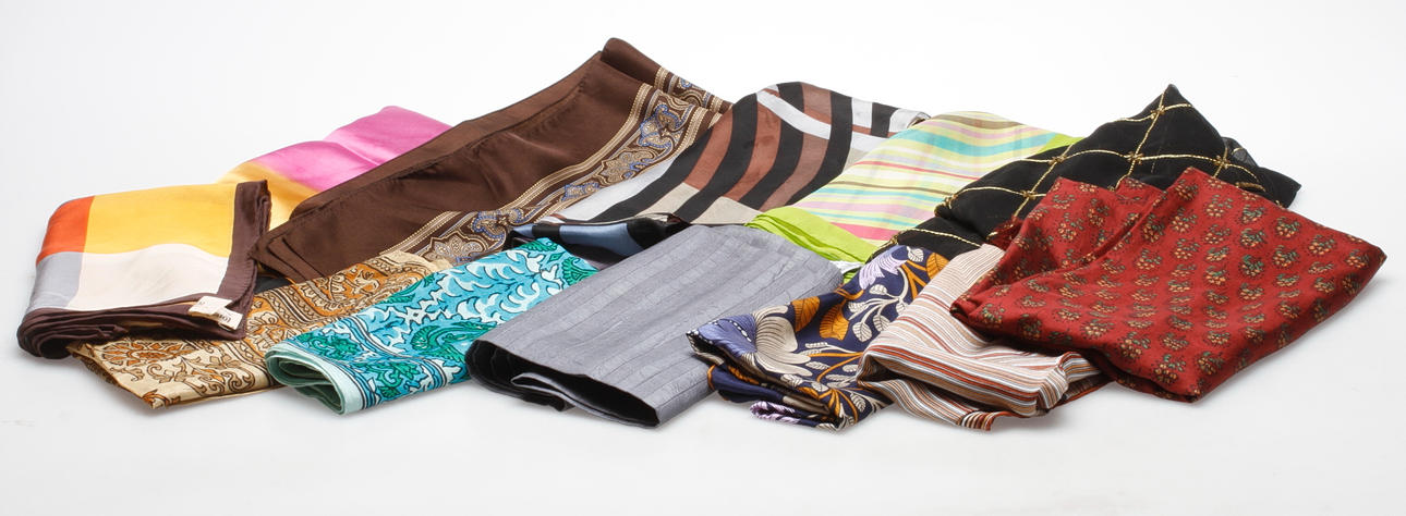 SCARVES, framförallt siden, 12 st. 19/2000-tal.