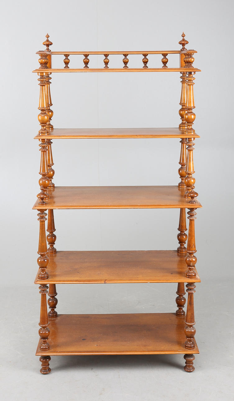 ÉTAGÈREHYLLA, nyrenässans, ljusbetsat och lackat trä, 18/1900-tal.