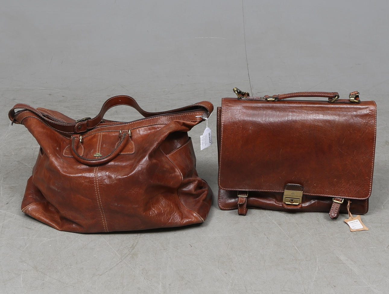 PORTFÖLJ och WEEKENDVÄSKA, läder, The Bridge, Italien, 19/2000-tal.