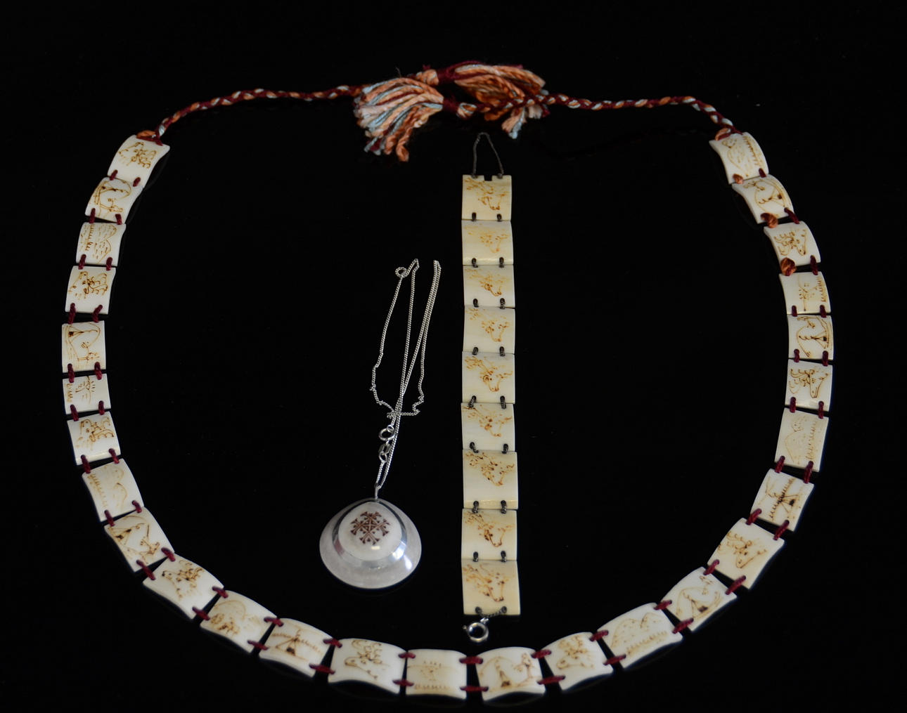 SMYCKEN, 3-delar, samiskt arbete, 1900-talets andra hälft.