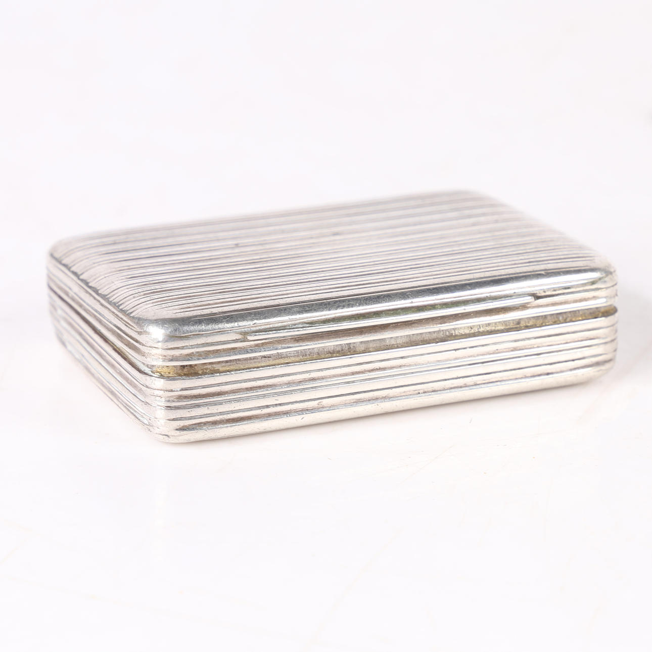 EINE SILBERNE SCHNUPFTABAKDOSE VON GEORGE III.