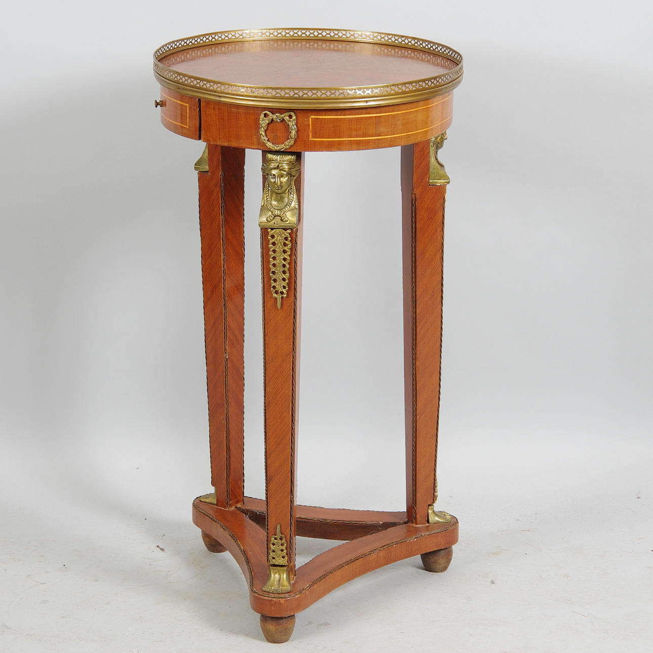 BORD MED LÅDA, mahogny med bronser, empirestil, 1900-tal.