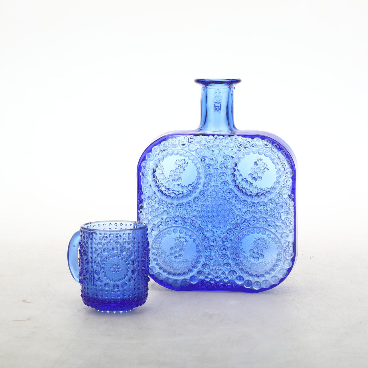 PULLO JA LASIKUPPI, ”Grapponia”, Nanny Still, Finland.