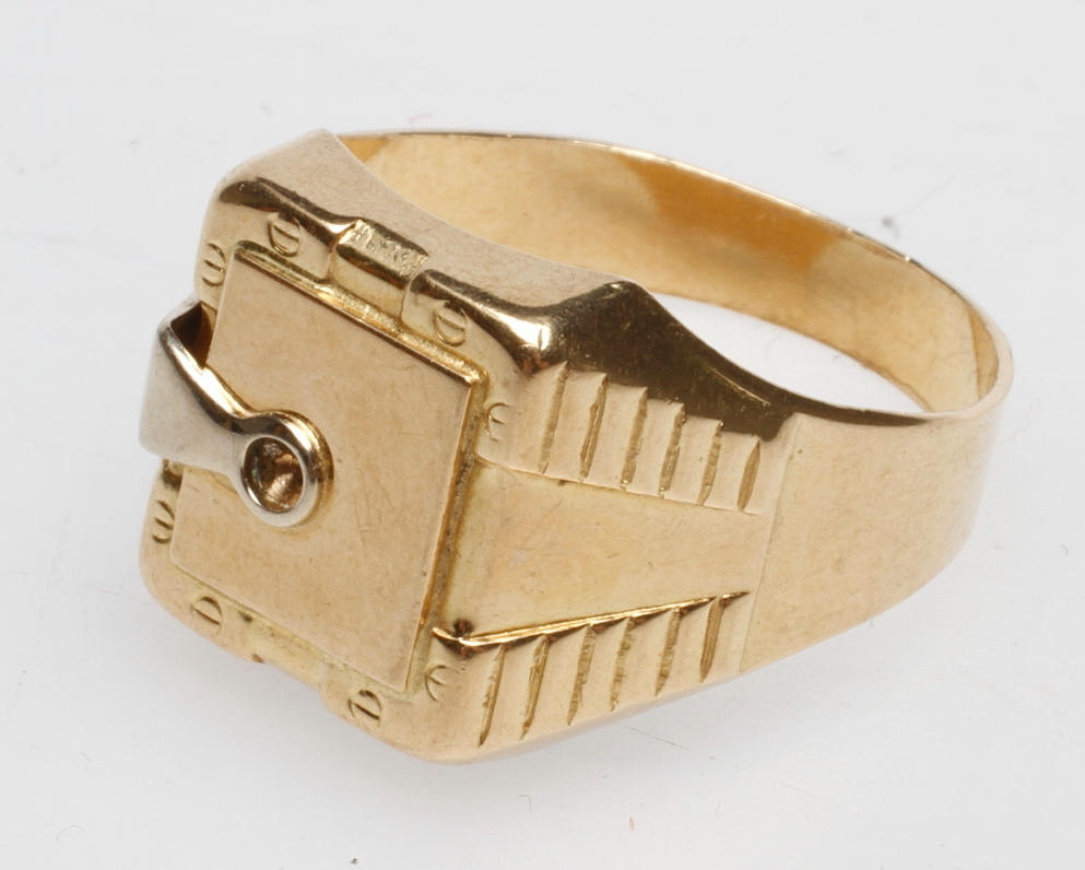 KLACKRING, 18k guld, vikt ca 8,7 gr.