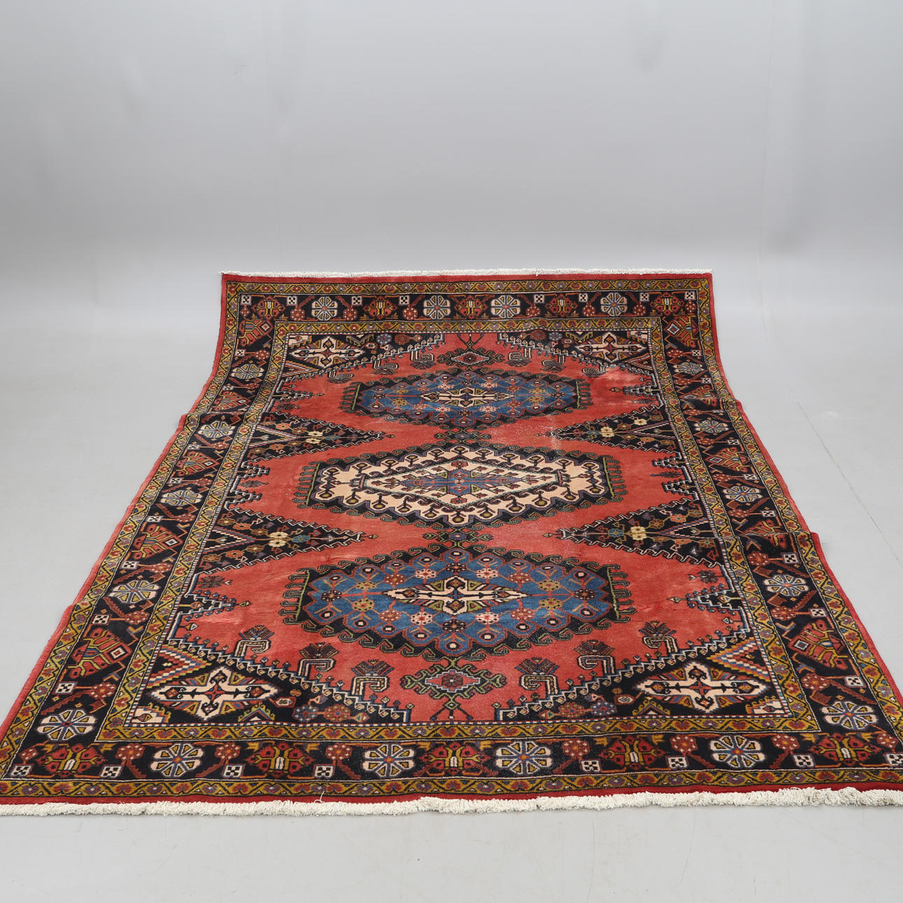 Matta, " Wiss ", ca 320 cm x ca 211 cm.