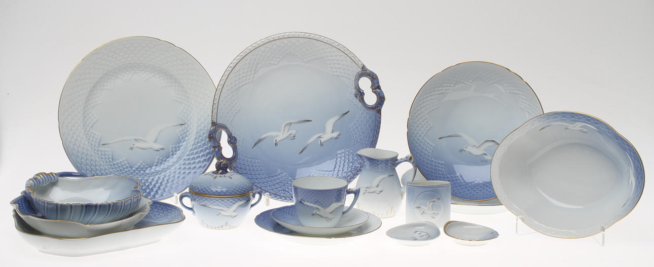 KAFFE- och MATSERVIS, porslin, 56 delar, "Måsen" Bing & Gröndahl.