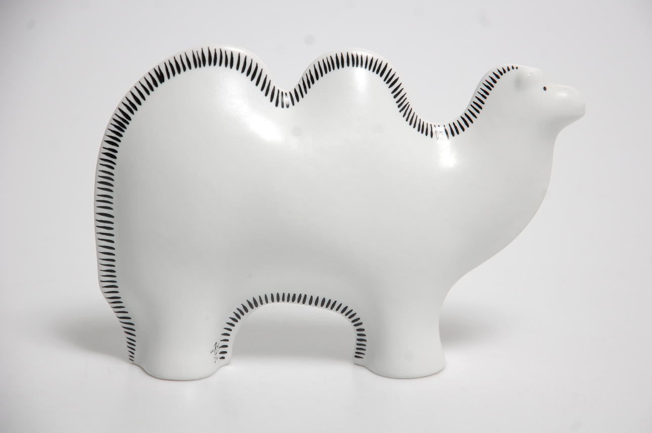 JACKIE LYND. Kamel, signerad JL, Rörstrand.