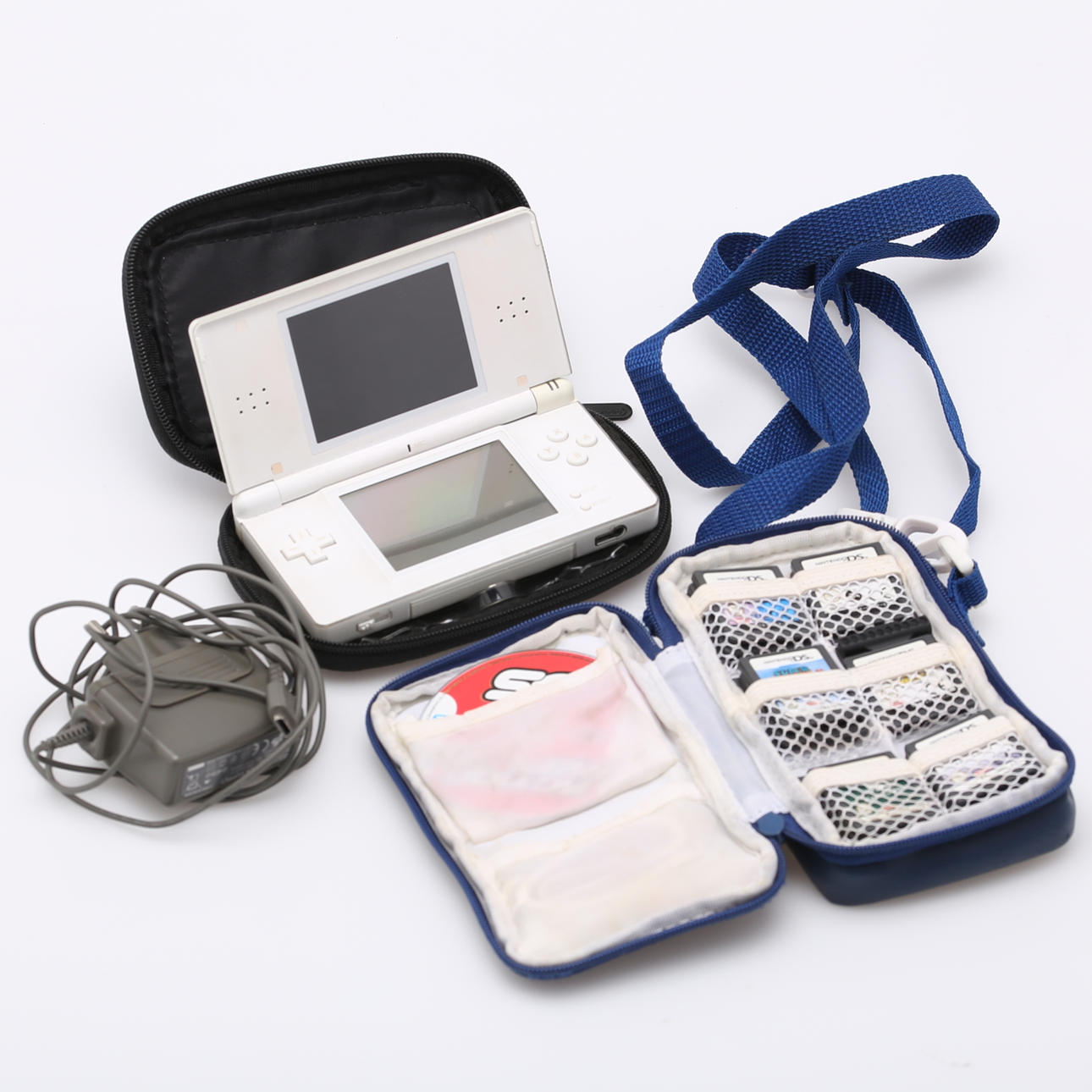 NINTENDO DS Lite, med 16 spil og tilbehør.