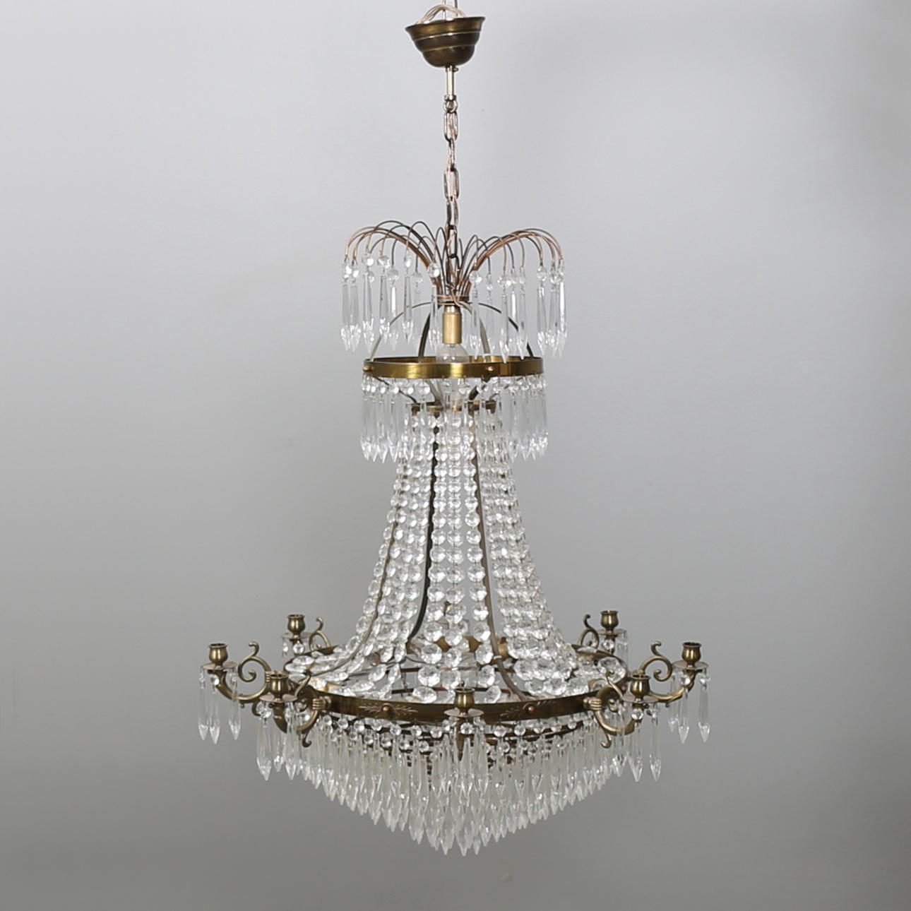 KRISTALLKRONA med 8 ljusarmar, 1900-talets andra hälft.