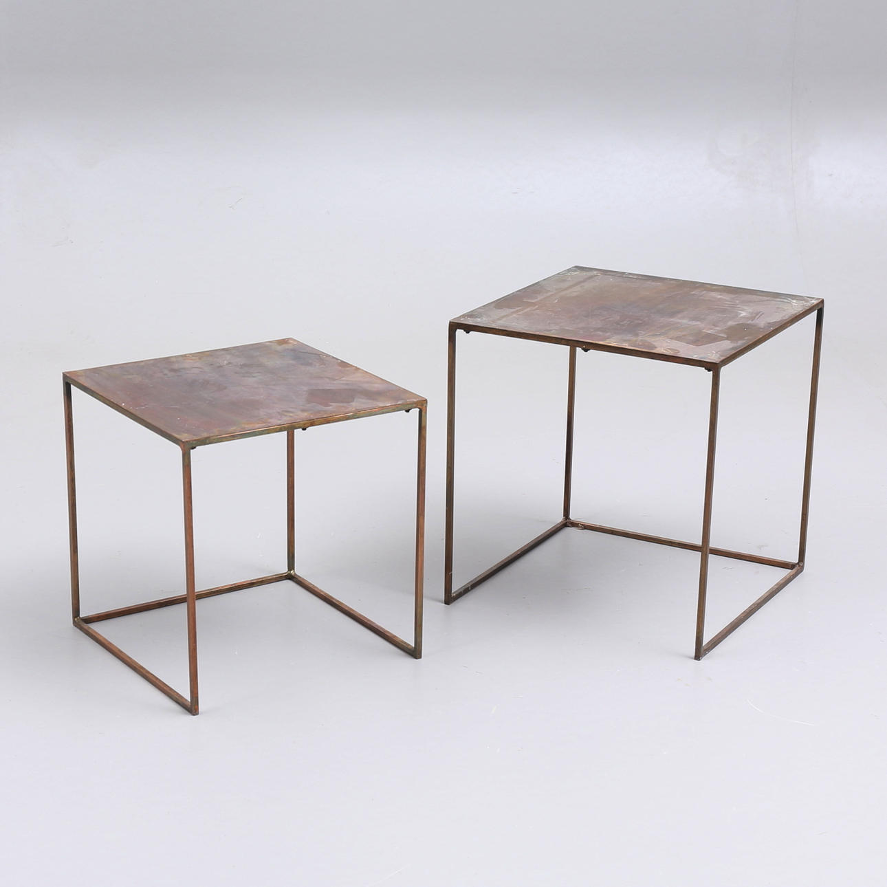 GEDECKTER TISCH, 2-teilig, Metall, modern.