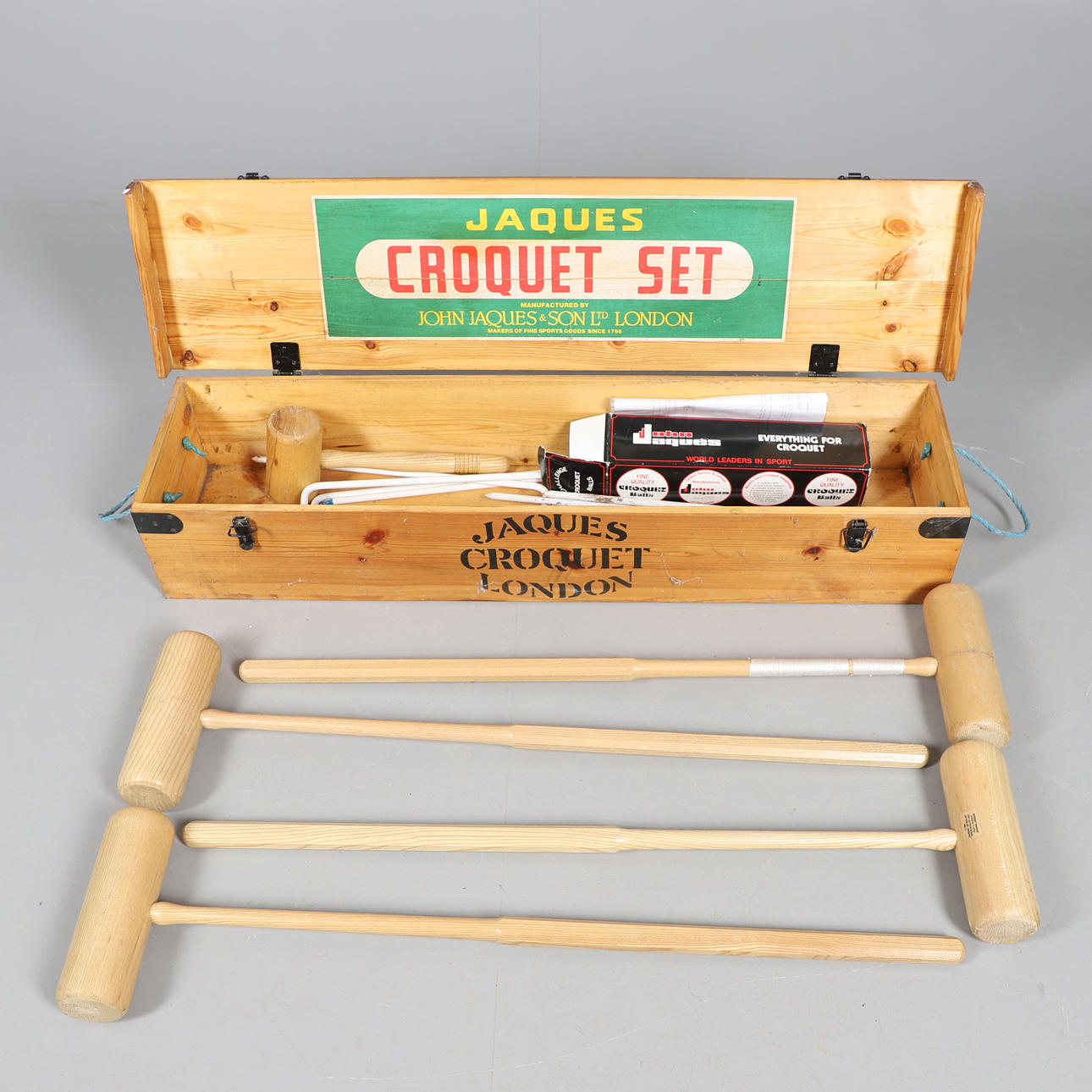 A JAQUES CROQUET SET. Toys - Toys - Auctionet