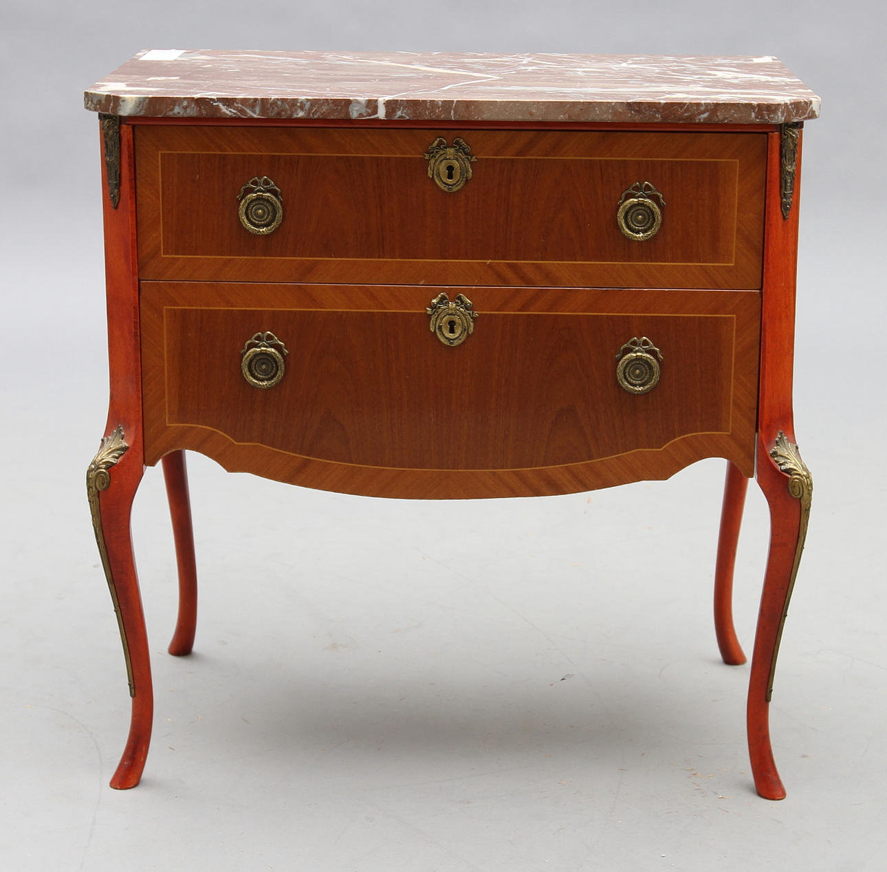 BYRÅ, gustaviansk stil, 1900-tal.