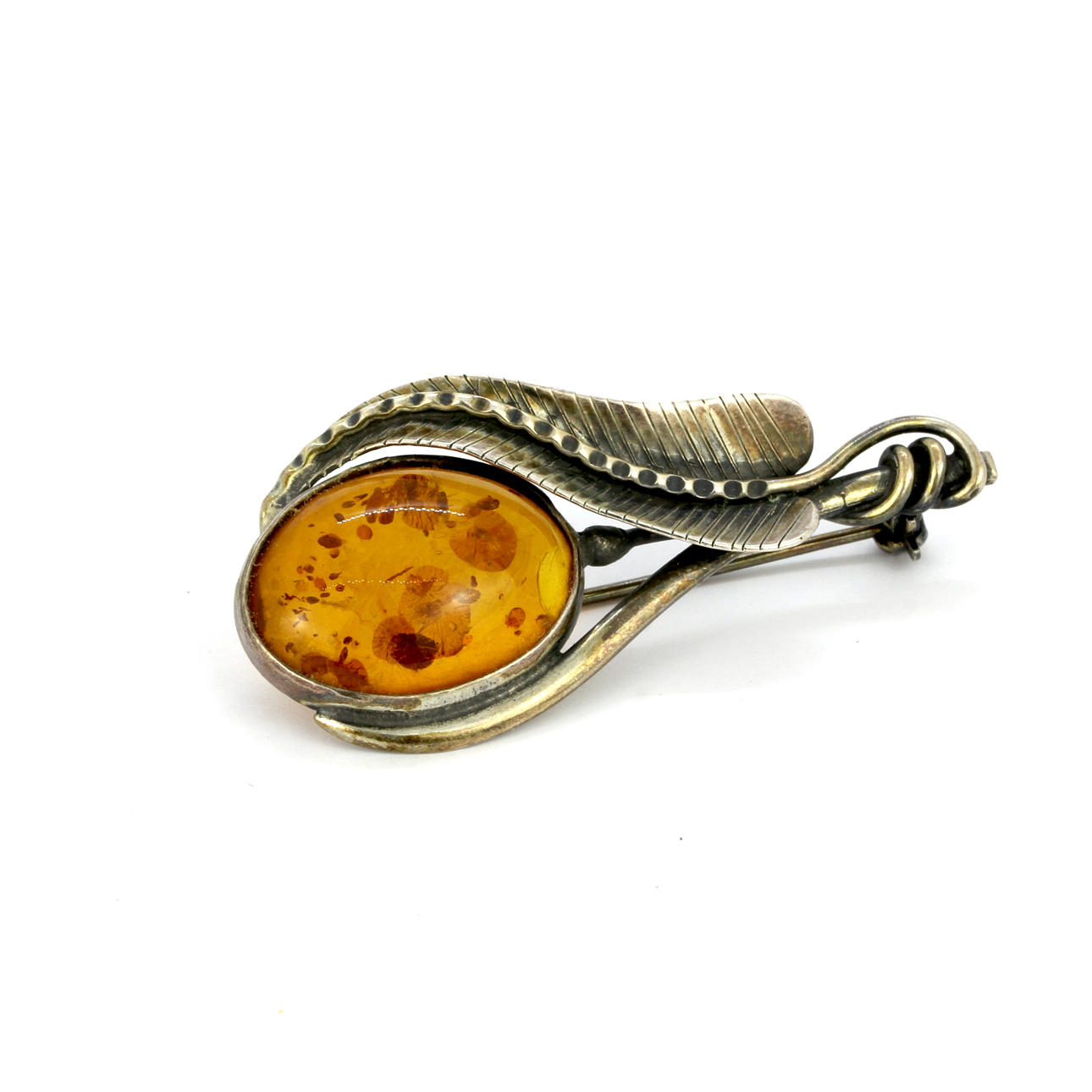 KINESISK SØLV & RAV BROCHE.