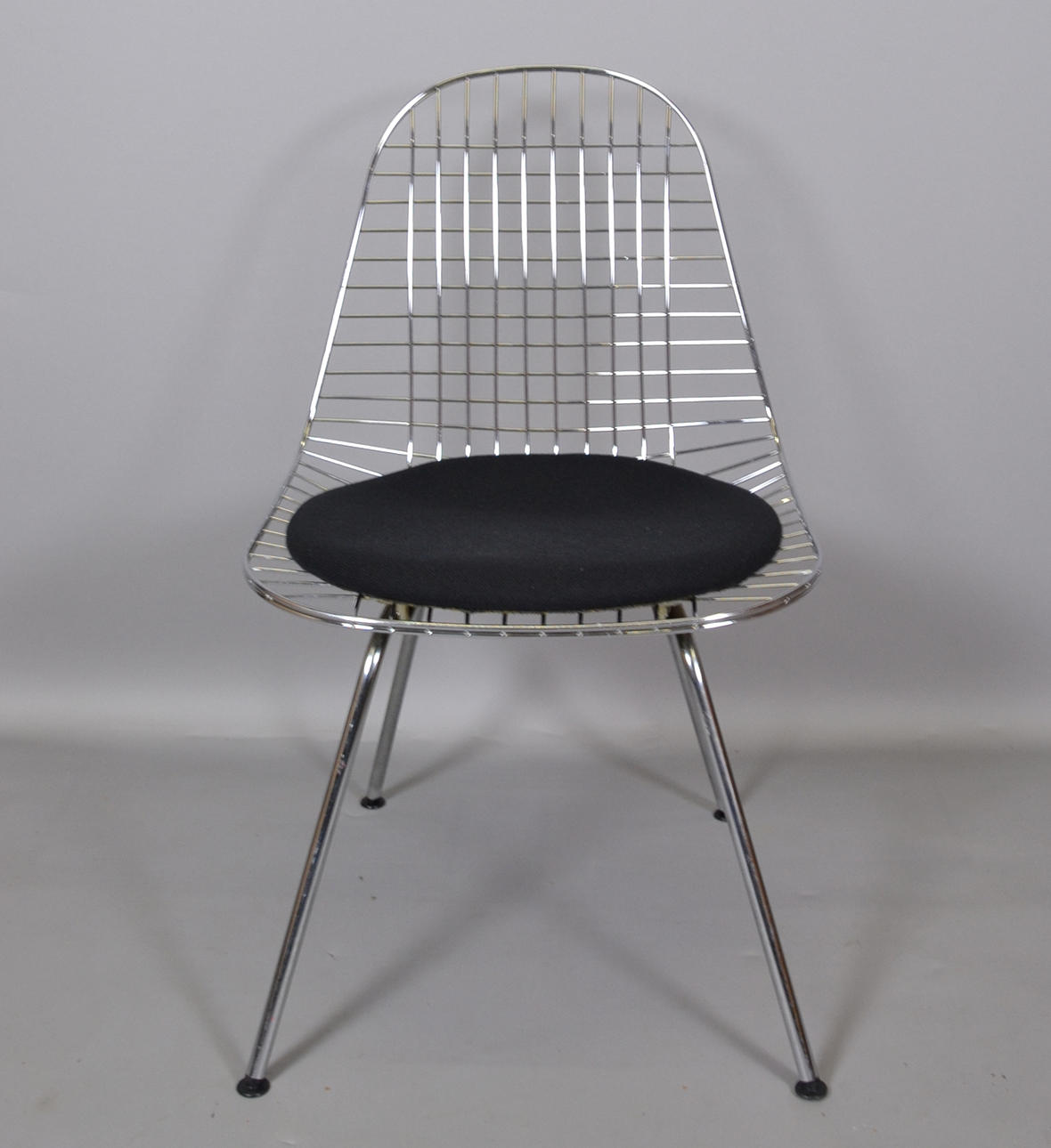 CHARLES & RAY EAMES. A WIRE CHAIR DKR.