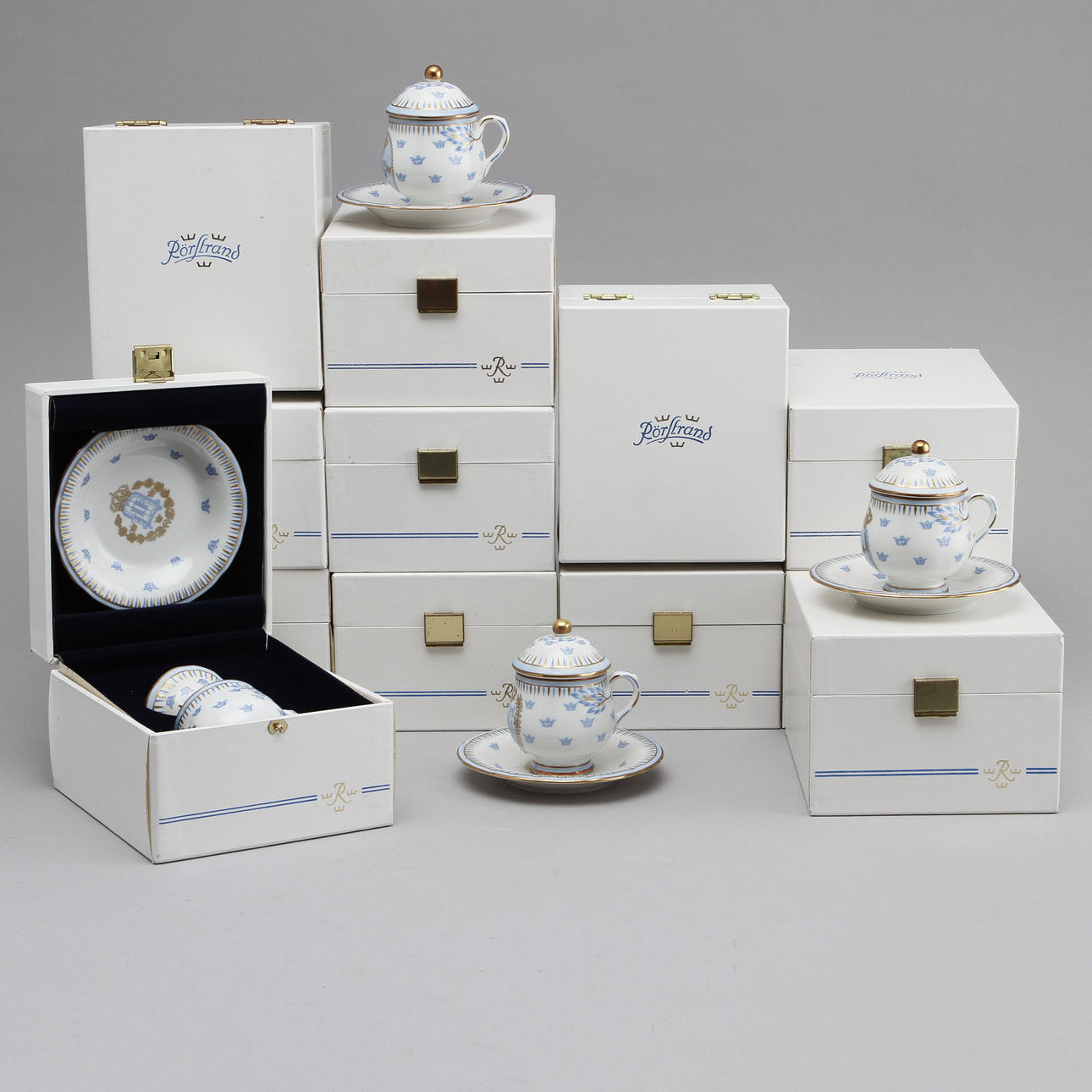 CREMEKOPPAR MED FAT, 12 st, "Gripsholm", Rörstrand.