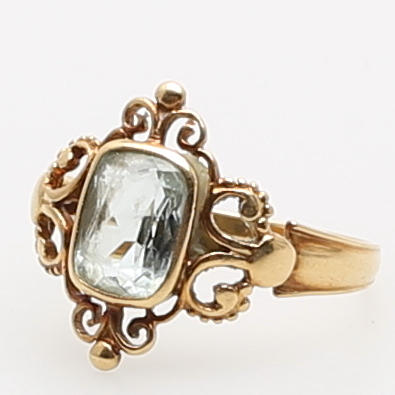 RING, 18K gulguld, med akvamarin, Vikt 2,9 gram.
