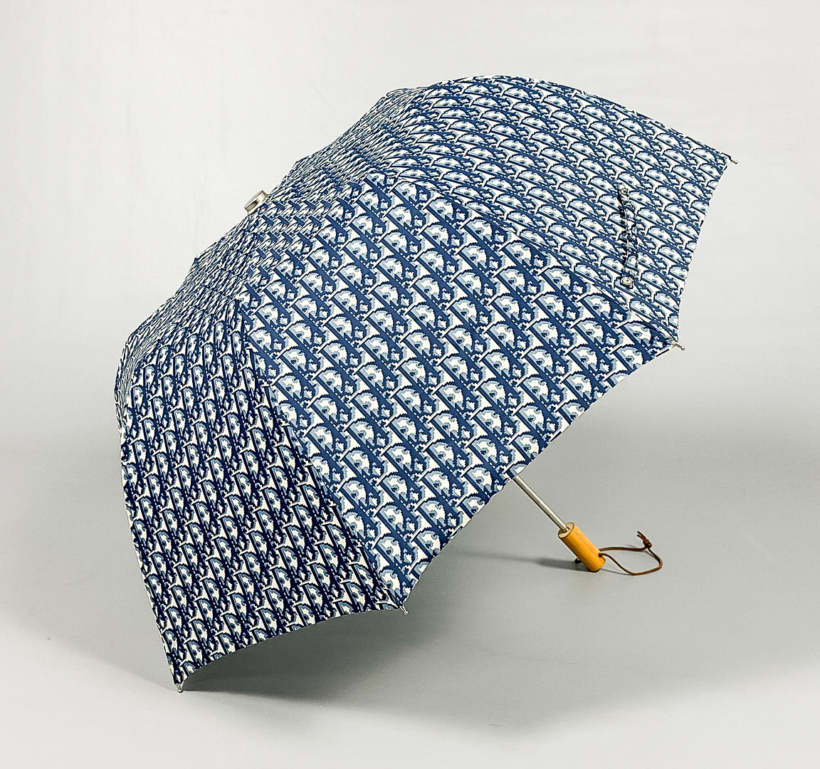 CHRISTIAN DIOR. REGENSCHIRM.