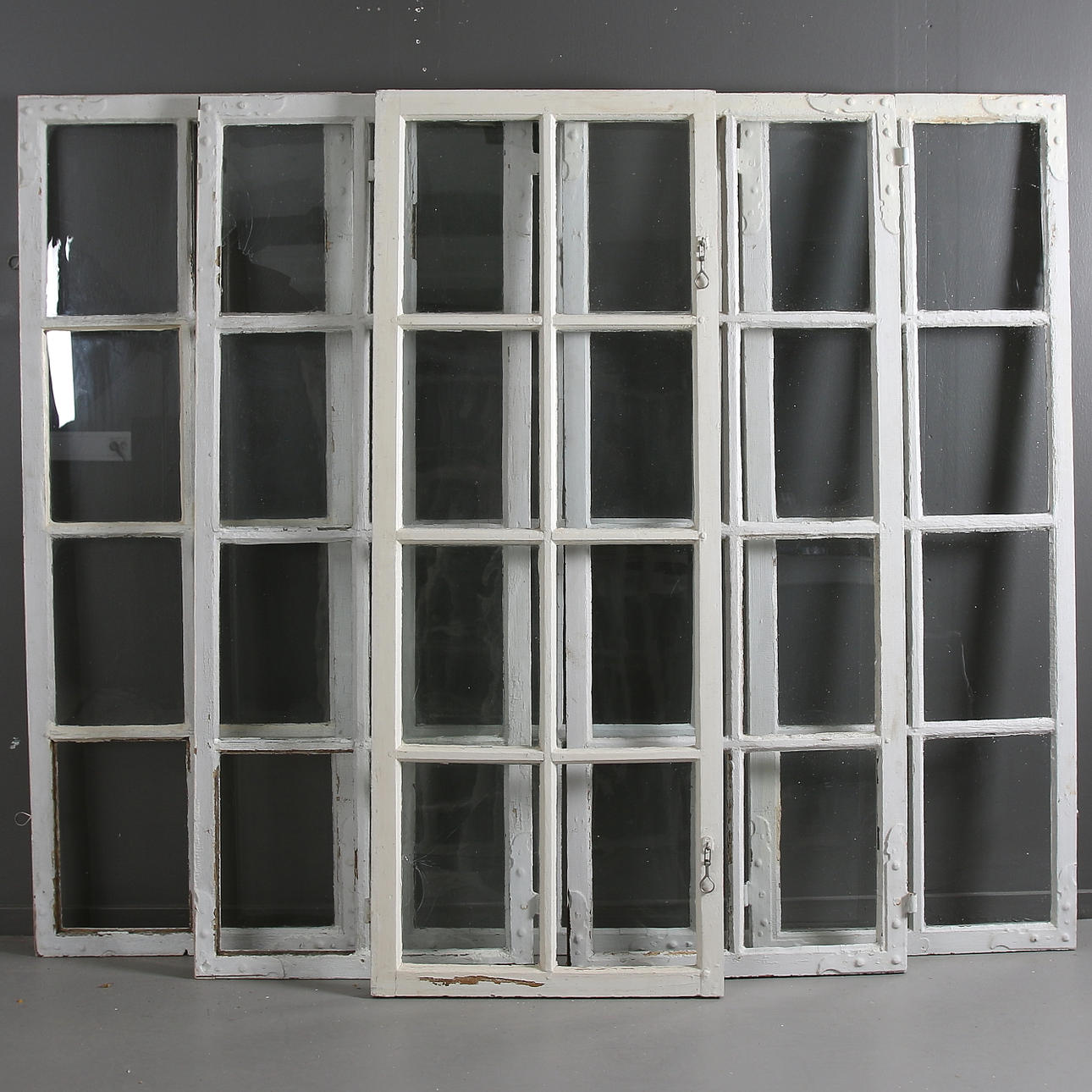 FÖNSTER, 6 st, spröjsade, munblåst glas, proviniens Sparreholms slott, 1700-tal.