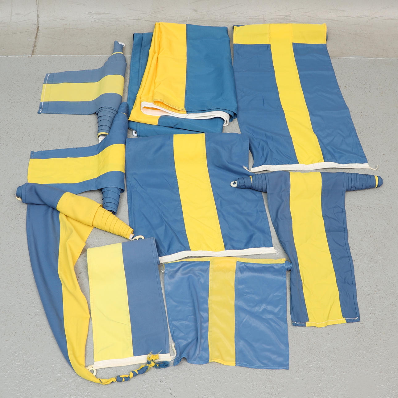 FLAGGOR SAMT VIMPLAR, 9 st., svenska. Övrigt - Teknika & Nautika ...