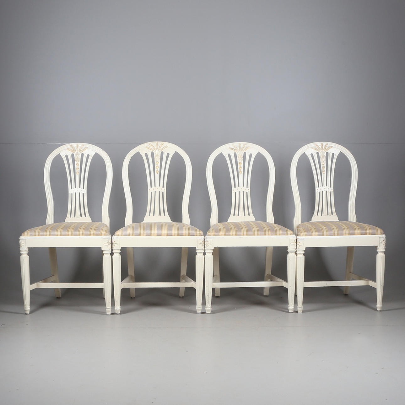 STOLAR, 4 st, "Axett", gustaviansk stil, bemålat trä, 1900-tal.