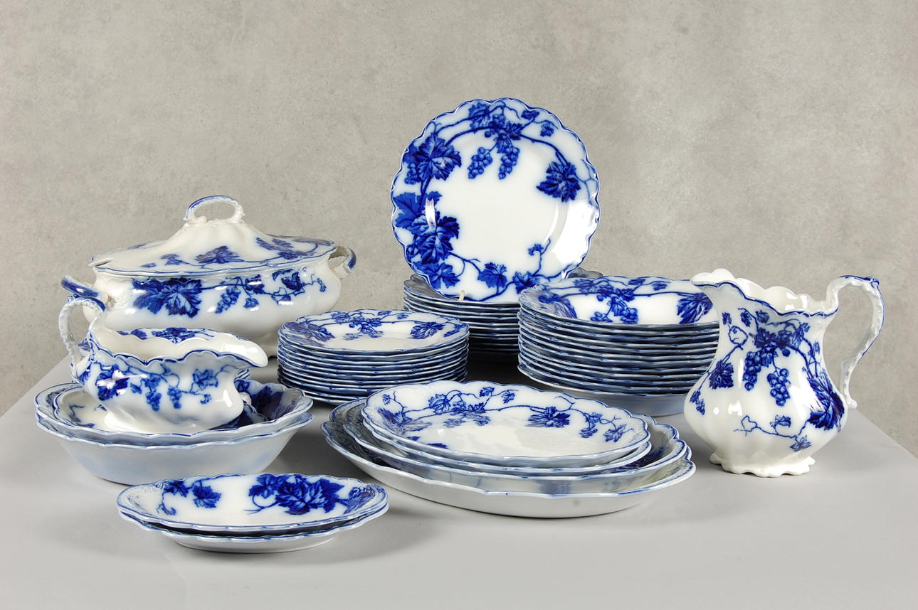 MATSERVIS, 58 delar flintgods." Warwick" Johnson Bros, England.