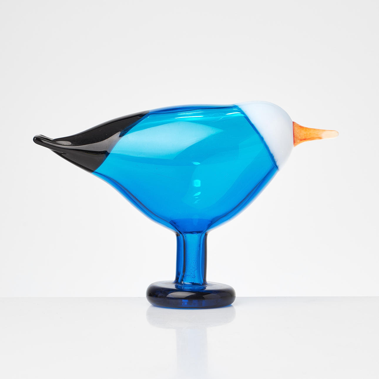OIVA TOIKKA. Bird, “Blue magpie”, glass, signed Nuutajärvi, label