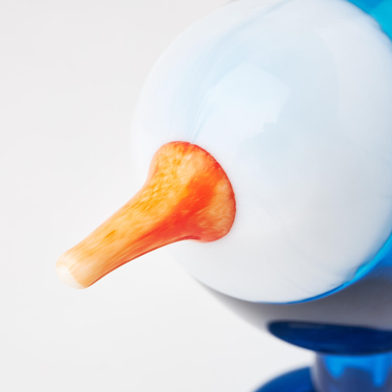 OIVA TOIKKA. Bird, “Blue magpie”, glass, signed Nuutajärvi, label