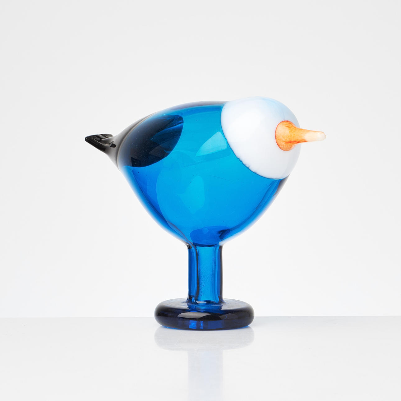 OIVA TOIKKA. Bird, “Blue magpie”, glass, signed Nuutajärvi, label