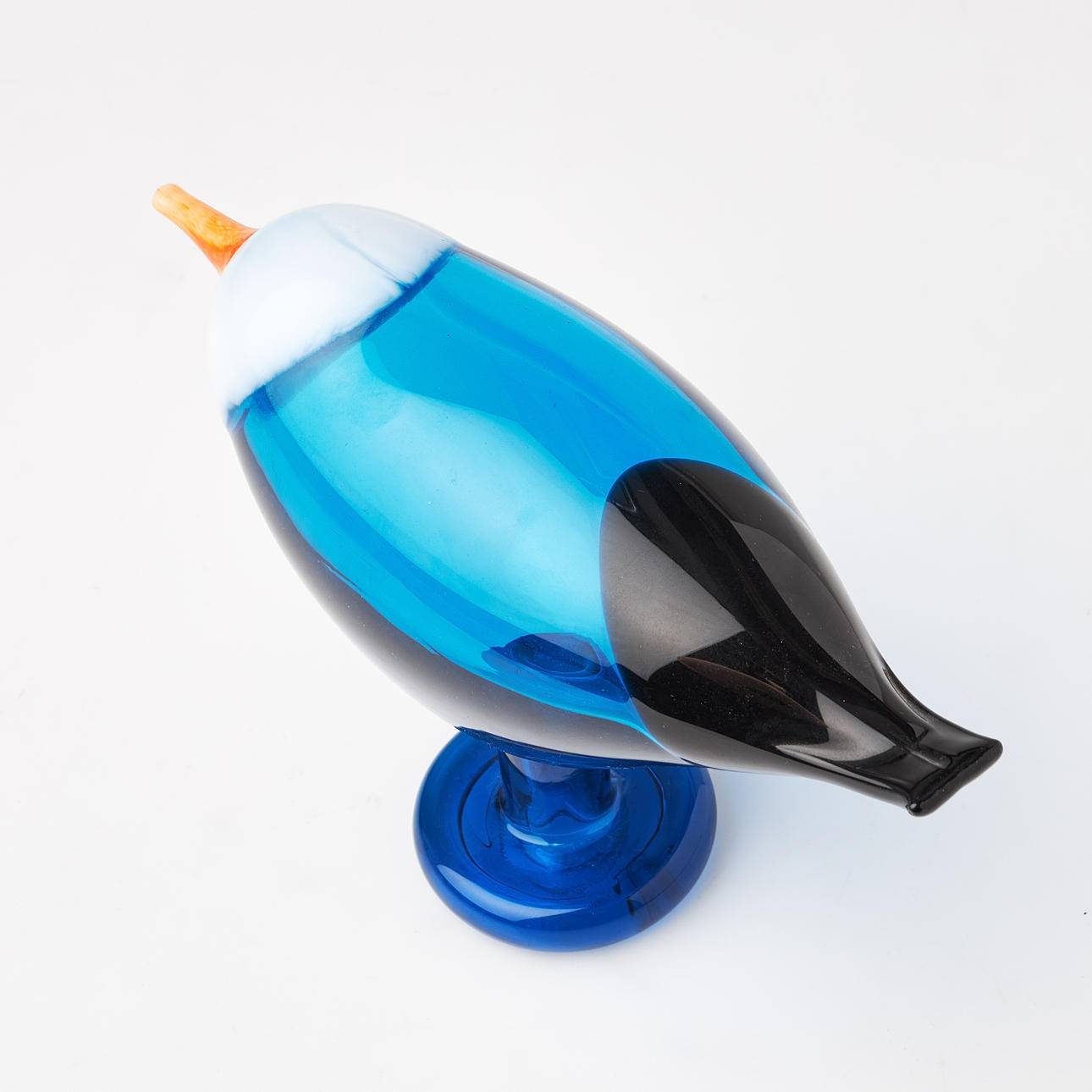 OIVA TOIKKA. Bird, “Blue magpie”, glass, signed Nuutajärvi, label