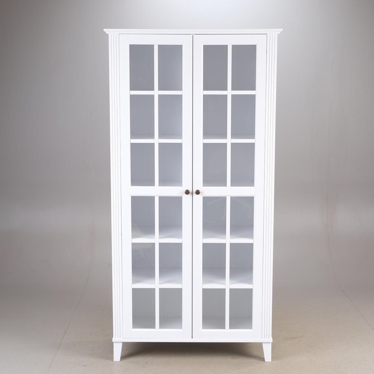 VITRINSKÅP, vitlackerat trä, "Sundborn", MIO.