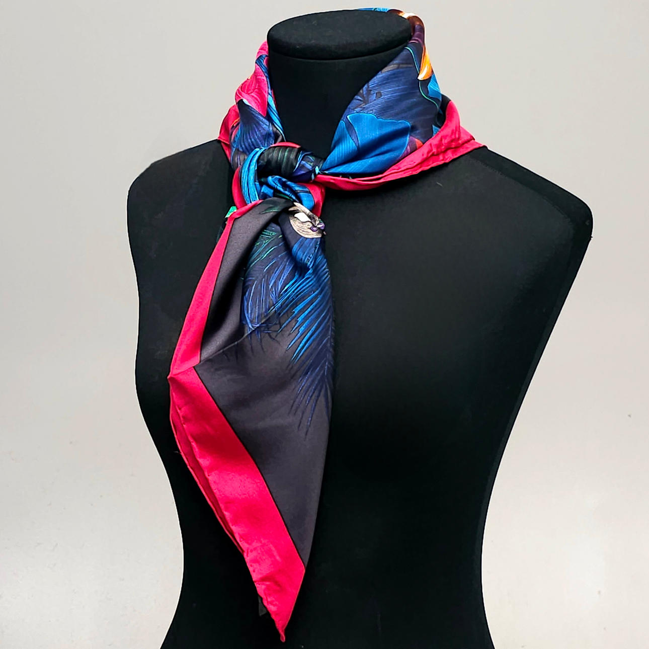 SVÄRDMÄN. NATURLIG SIDENHALSDUK.