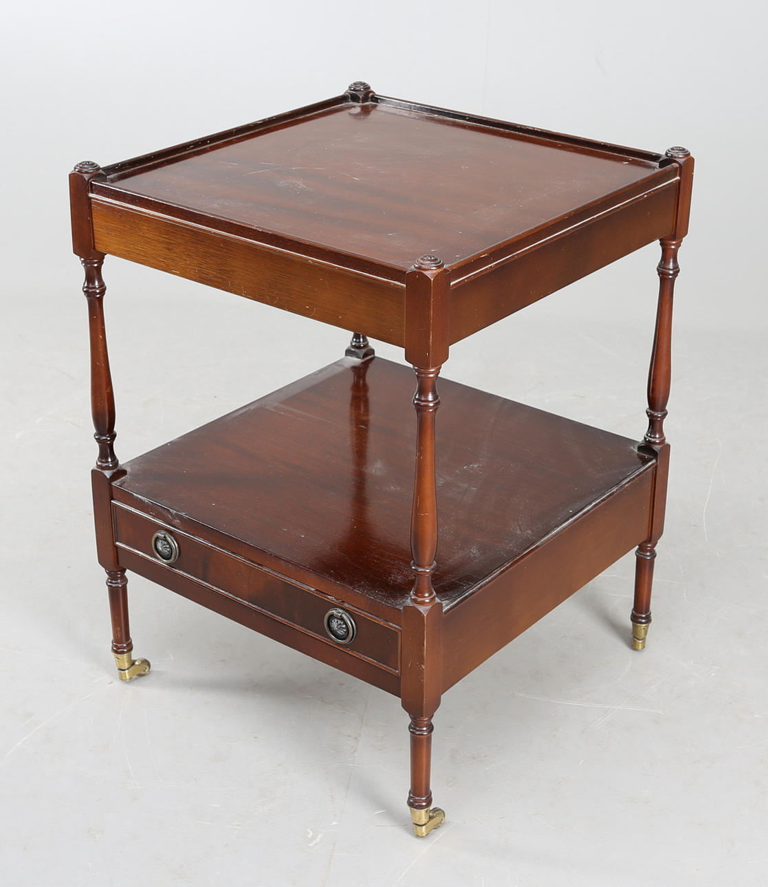 SERVERINGSBORD, engelsk stil, 1900-talets andra hälft.