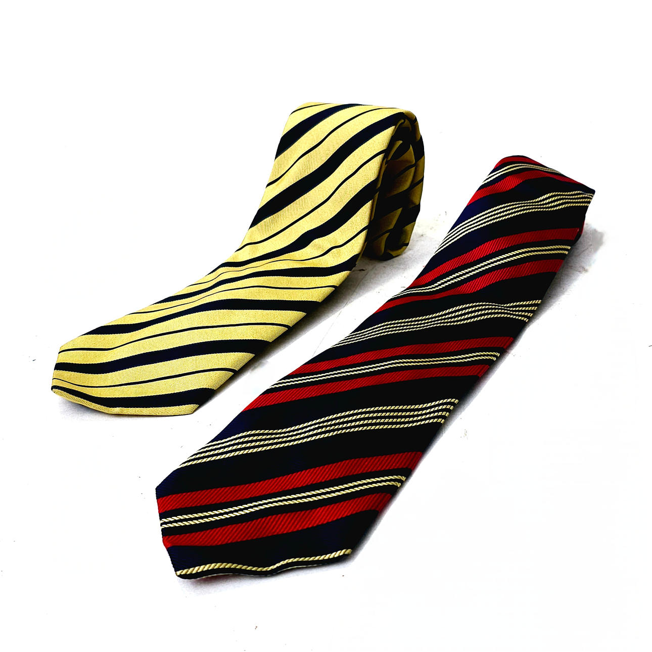 RICHEL. DOS CORBATAS EN SEDA NATURAL.