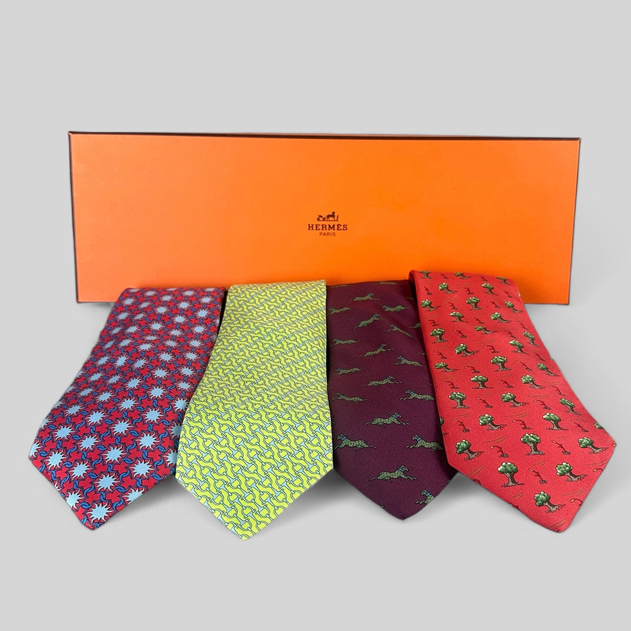 HERMÈS. Krawatten 4 Stück Seide, Originalverpackung.