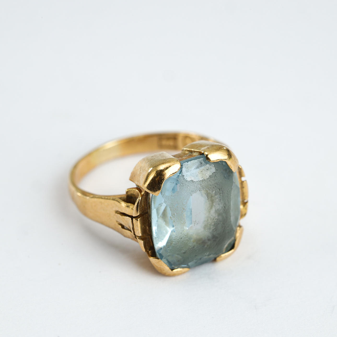 ANILLO ANTIGUO, oro de 18 quilates.