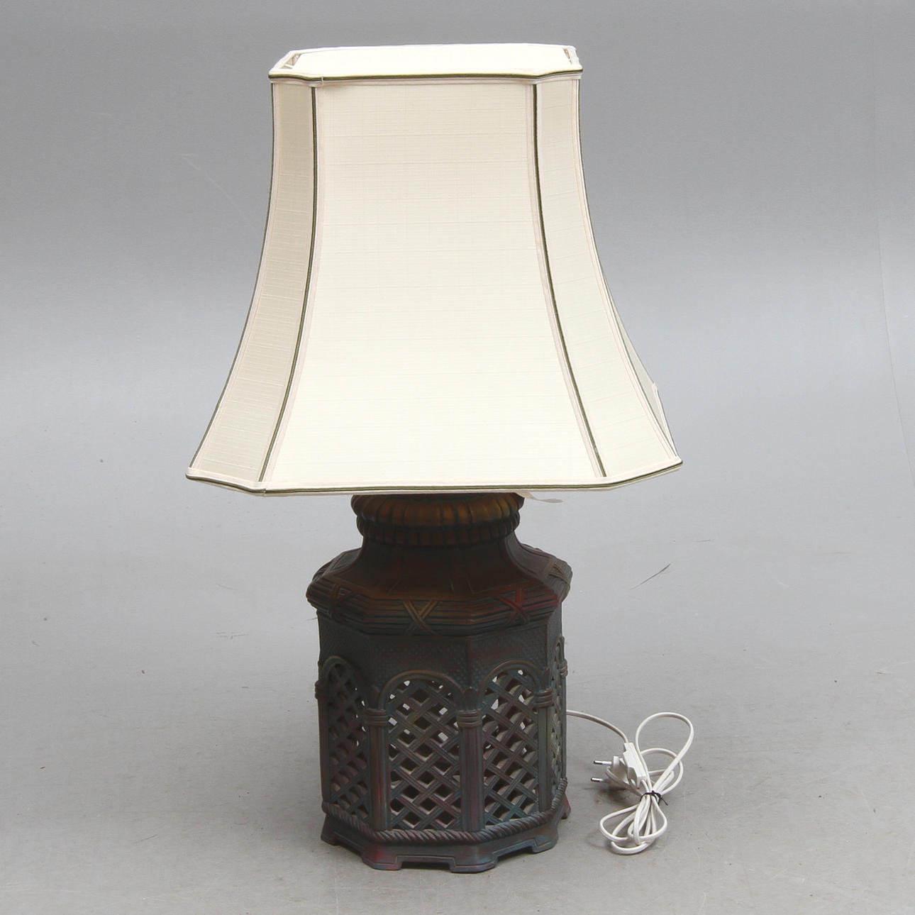 BORDSLAMPA, keramik, 1900/2000-tal.