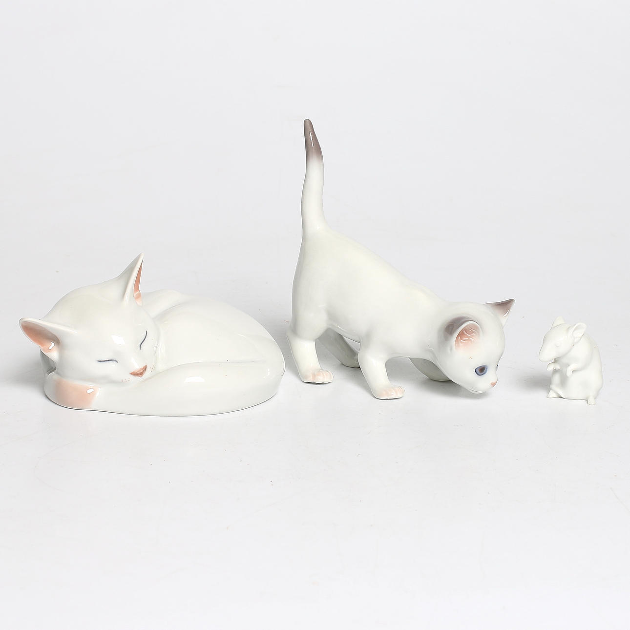FIGURINER, 3 st, porslin, katter samt mus, Kunglig Dansk samt Rosenthal, 1900-tal.