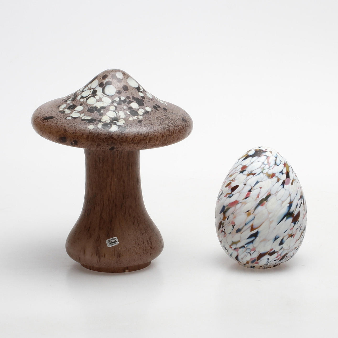 KONSTGLAS, ägg och svamp, Monica Backström, Boda, 1900-talets andra hälft.