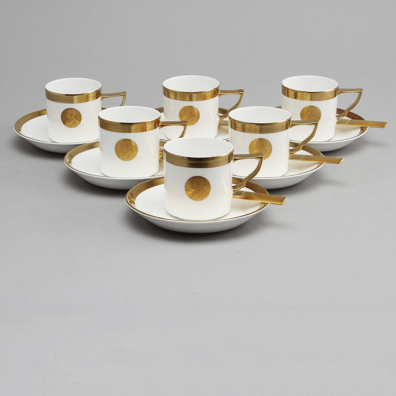 KAFFEKOPPAR MED FAT, porslin, "Nobel", Karin Björquist, Rörstrand.