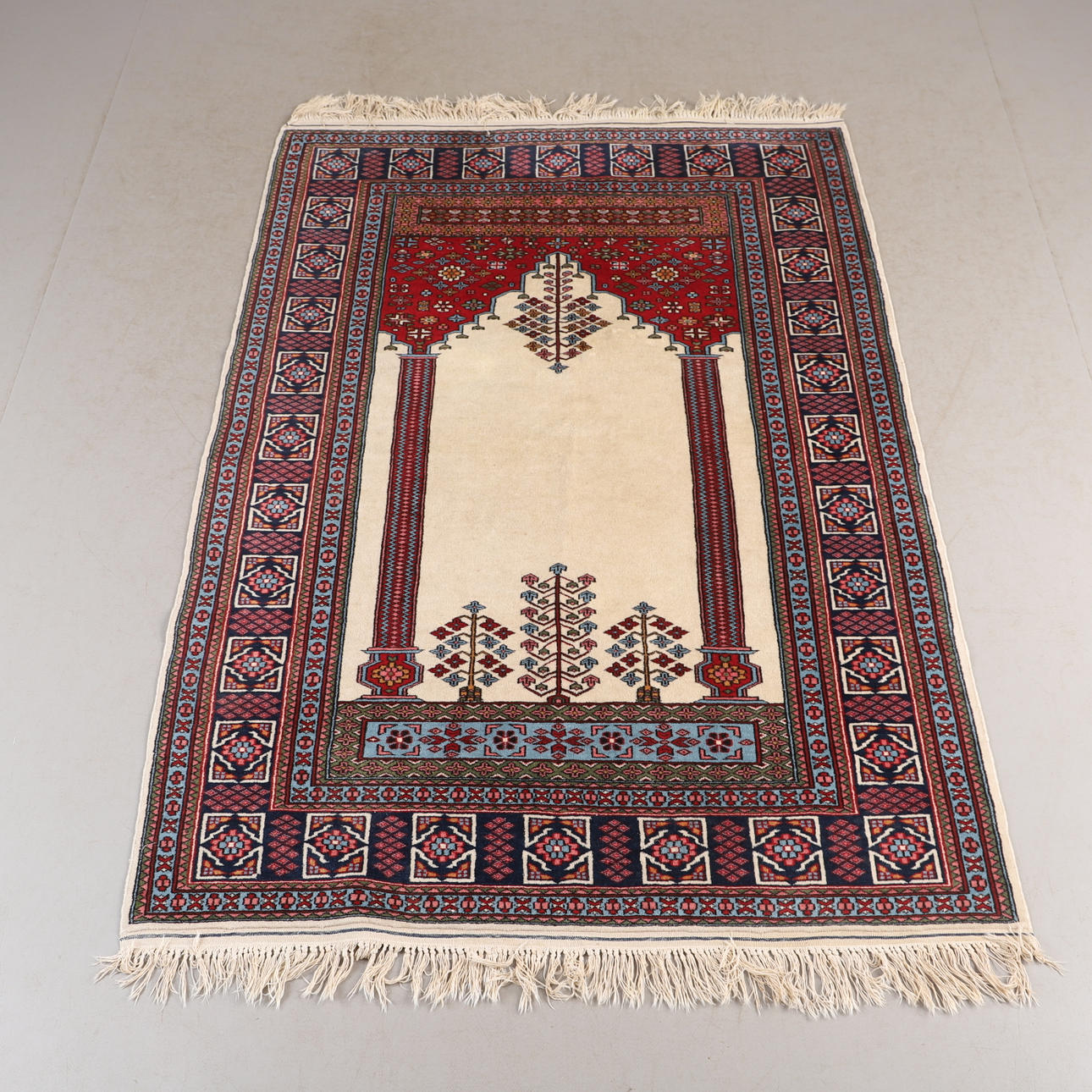 CARPET, oriental, 187 x 127 cm.