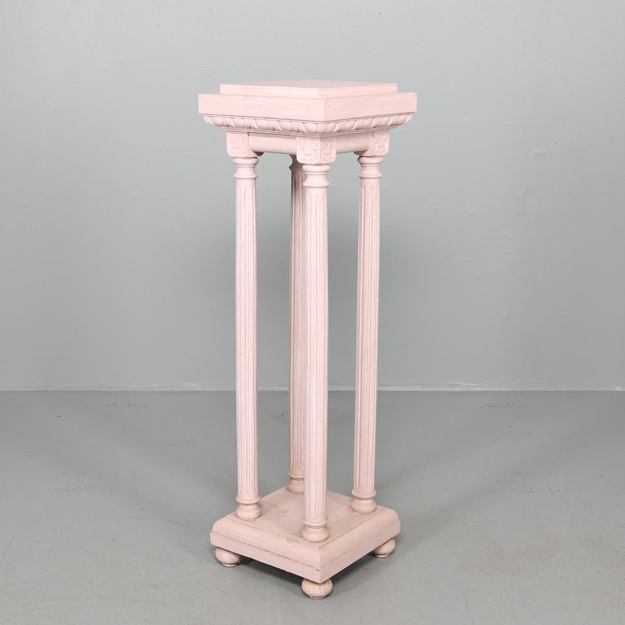 PIEDESTAL, trä, 1900-talets andrahälft.