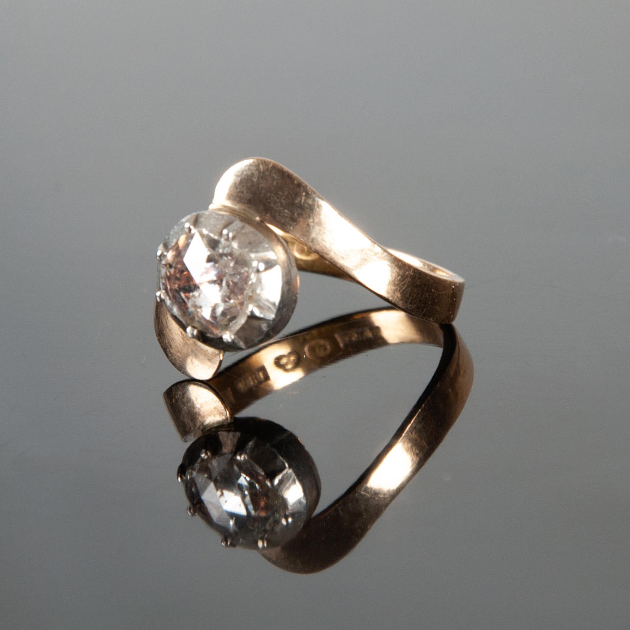RING 18K GULD och rosensten, 4,29g, Göteborg 1933.