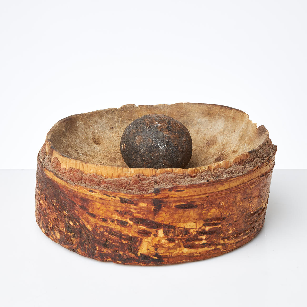 SENAPSKULA/JÄRNKULA med träskål.